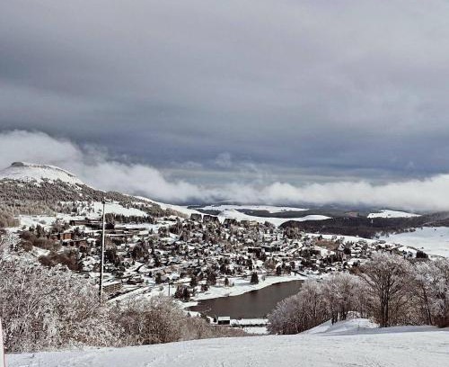 Besse-et-Saint-Anastaise Apartamento | le petit chambourguet