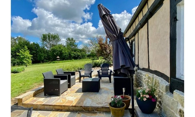 Neuville-sur-Touques Casa | "The Little Press"