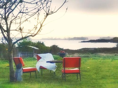 Saint-Pol-de-Leon Casa | Le petit gîte cosy de Kerigou avec vue mer et plage