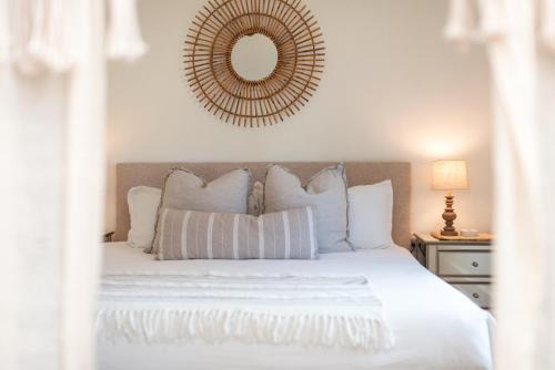 North Spokane Casa | Le Petit Guesthouse -King Bed Walk to Whitworth