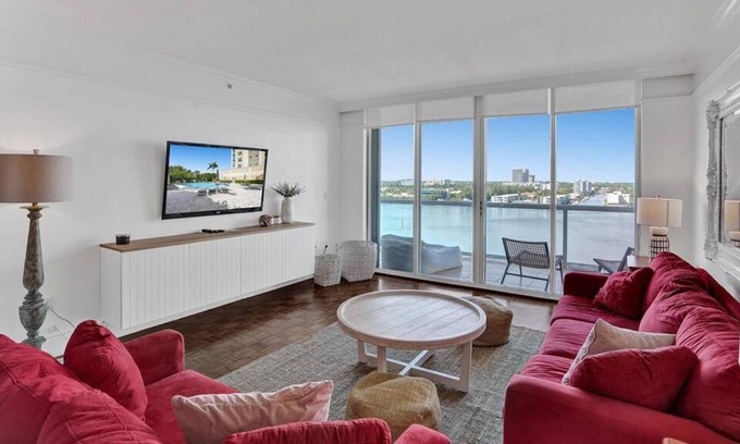 Eastern Shores Condominio | Le Petit Italie ,Water view 2/2 with pool