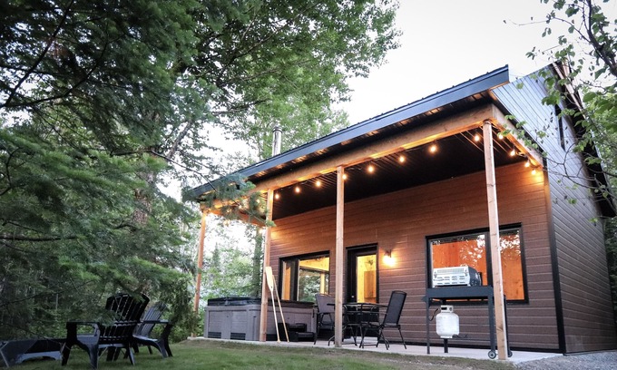 Shannon Chalet De Esquí | Le Pic-bois Chalet au Bord de L'eau Avec spa