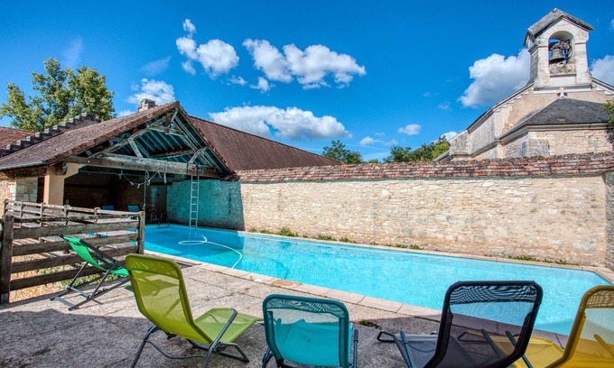 Mayac Casa | Le Pigeonnier – Casa con carácter con jardín y piscina compartida en Dordoña
