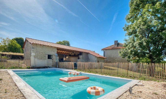 Allemans Casa | Le Poirier Dordogne – 15 personas, piscina privada, terraza, gran gîte de encanto en tranquilidad