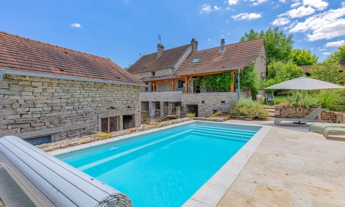Saint-Ythaire Casa | Le Pressoir - family country house - Swimming pool - Garden - Wifi/Fibre