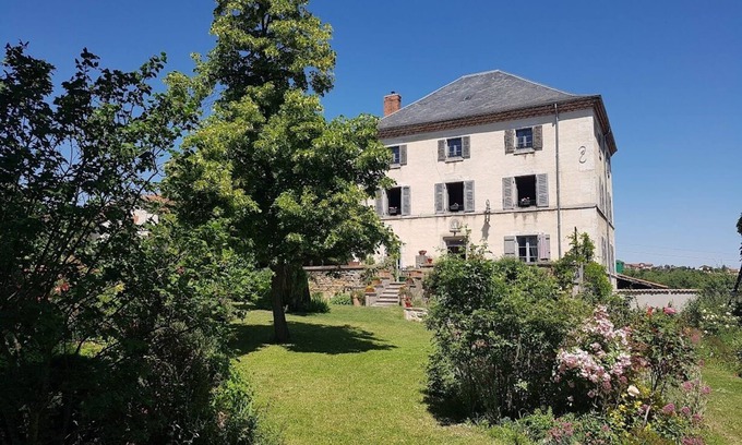 Marcilly-le-Chatel Casa | Le Rézinet - Large house 450 m2. Self-catering cottage
