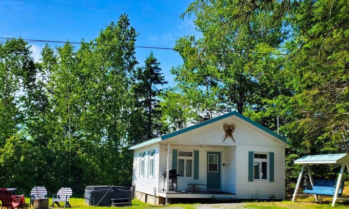 Saint-Tite-des-Caps Chalet De Esquí | Le refuge entre 2 Monts - spa, bqq & peace!