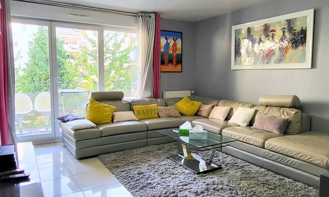 Bobigny Apartamento | Le Riad, spacious apartment in Bobigny
