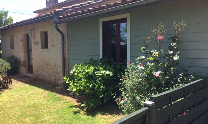 Sauze-Vaussais Cabaña | Le Roitelet - casa rural con piscina