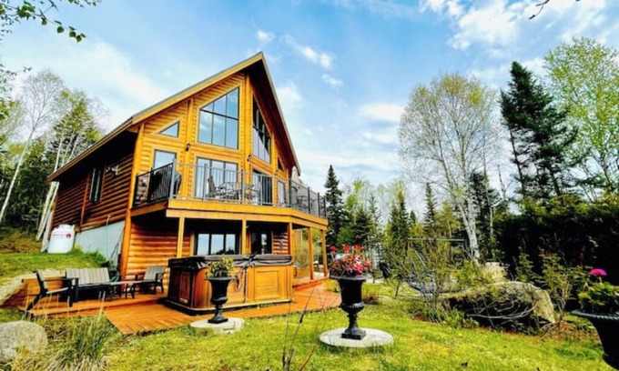 Saint-Joseph-de-la-Rive Chalet De Esquí | Le Rustique: Family relaxation on the mountain overlooking the river (Charlevoix)