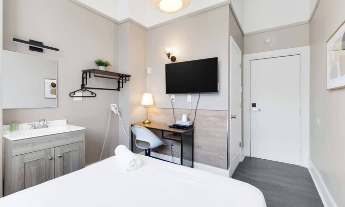 Quartier des Spectacles Hotel | Welcome to ''Le Sand & Stone Hotel'' AAA location
