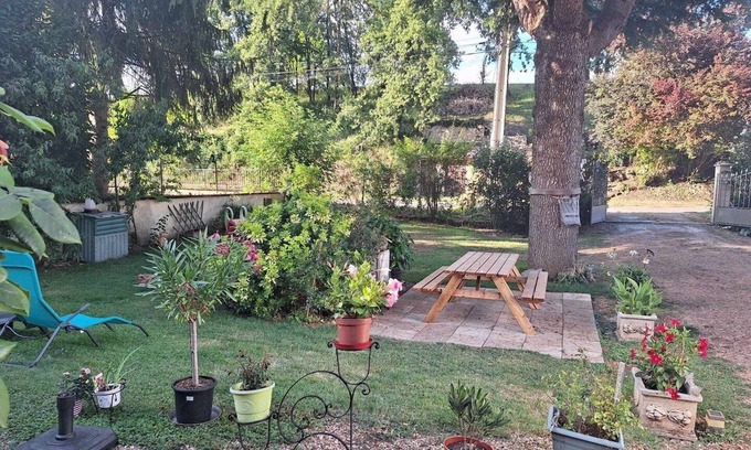 Lussault-sur-Loire Apartamento | Le Sapin Parasol - House for 7 people.