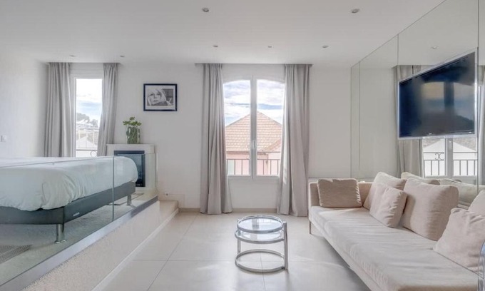 Saint-Tropez City Centre Hotel | Le Semiramis l Central & Views l Shellter Rentals