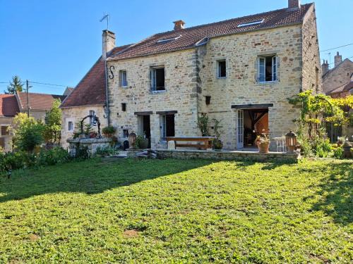 Metz-le-Comte Cama Y Desayuno | Le Sept-Maison du XVII ème siècle