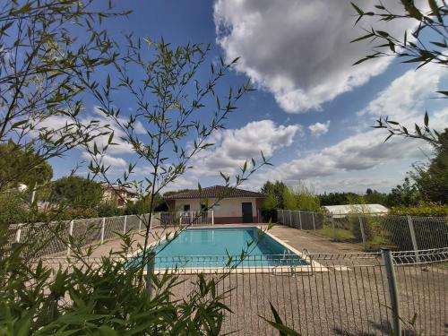 Gaillac Apartamento | Le Sporting Land - avec entrée autonome, parking privé & sa piscine ! -