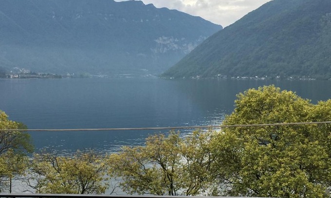 Melide Cama Y Desayuno | Le Suites al Lago