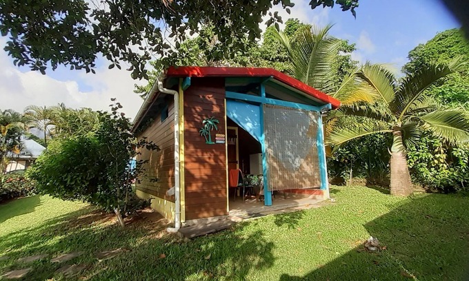 Saint-Claude Casa | "LE TI-COLIBRI" CHARMING BUNGALOW at the foot of "La Soufrière" volcano