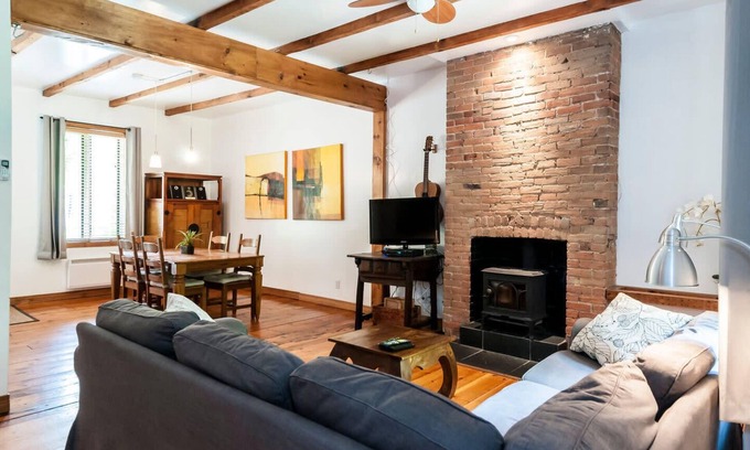Pointe-Saint-Charles Casa | Le Tierra - Private Parking & Huge Backyard