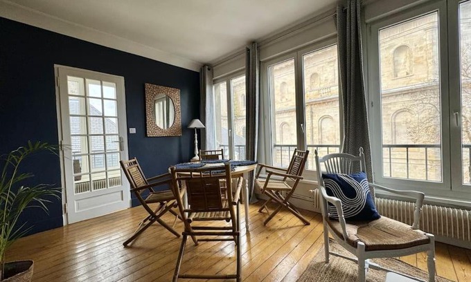 Ville Haute Apartamento | Le Tiki de Notre-Dame - duplex vue Cathédrale