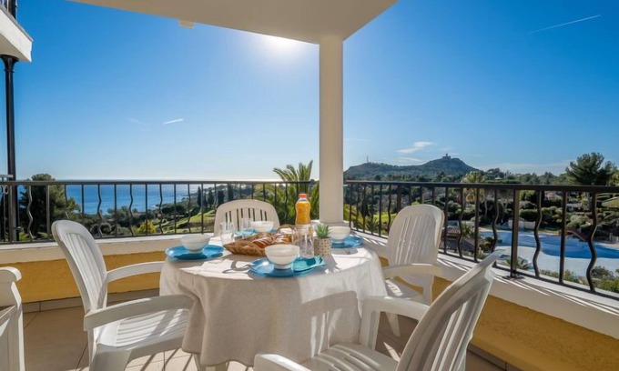 Cap Esterel Apartamento | Le Village (C4221) by Interhome