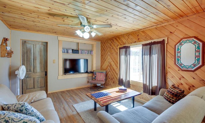 Deadwood Casa | Lead Hideaway with Fireplace, Grill and Deck!