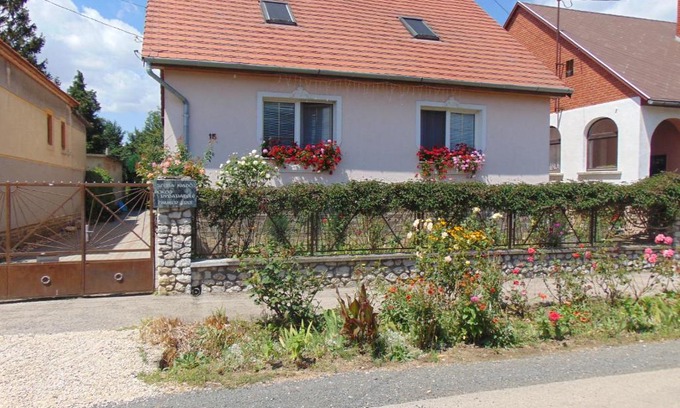 Sarvar Apartamento | Leander Apartman
