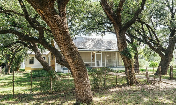 San Saba Casa | Leaning Oaks Ranch - A Perfect Texas Hill County Ranch Getaway!