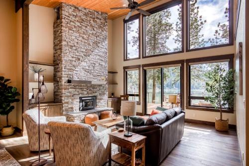 Harrison Casa | Leaning Pine Point at Half Round Bay