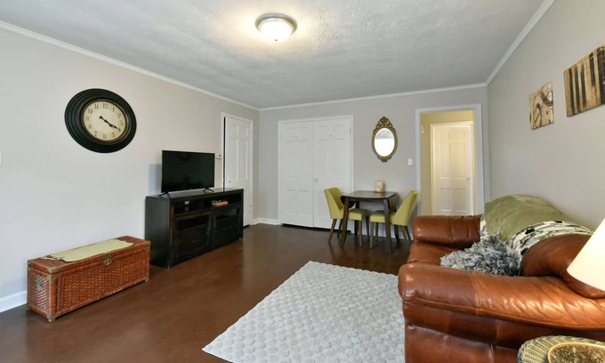Downtown Omaha Apartamento | Leavenworth Park Apt 2-Close to UNMC Blackstone