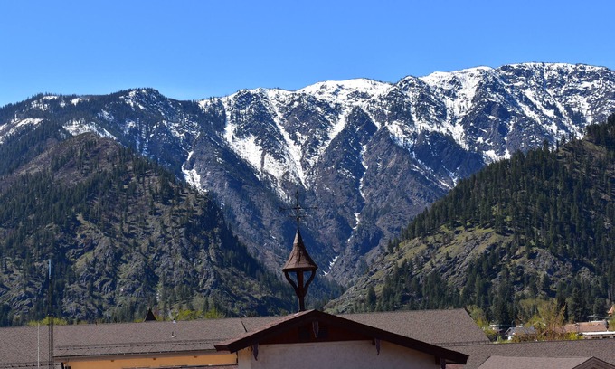 Leavenworth Condominio | Leavenworth Vacation Rental, Luxury, Downtown, Amazing Mountain View Condo,