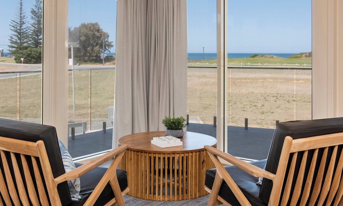 Ledge Point Casa | Ledge Views - Luxurious Coastal Home