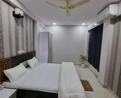 Indore Apartamento | Leela Homestay Indore - Jasmine - One BHK luxury apartment