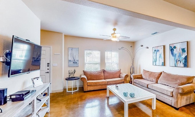 Corpus Christi Casa | Leeward Bay 15014