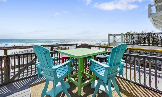 SeaNest Village Condominio | "Leeward II-3" | Beachfront Condo | Large first level deck with steps down to sand