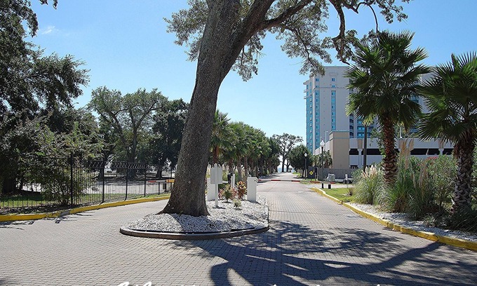 Gulfport Condominio | Legacy 1503 2 Bedroom Condo by Redawning