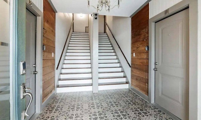 Midtown Condominio | "Exclusive Residences for Discerning Renters!"