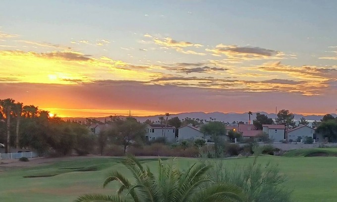 Green Valley Casa | Legacy GOLF Frontage LUXURY VIEW Home 5/3 Htd POOL/SPA BBQ,Firepit,10 min strip!