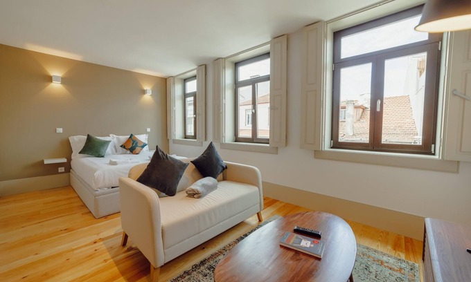 Lapa Apartamento | Legacy Oporto Design Apartment H by Vacationy