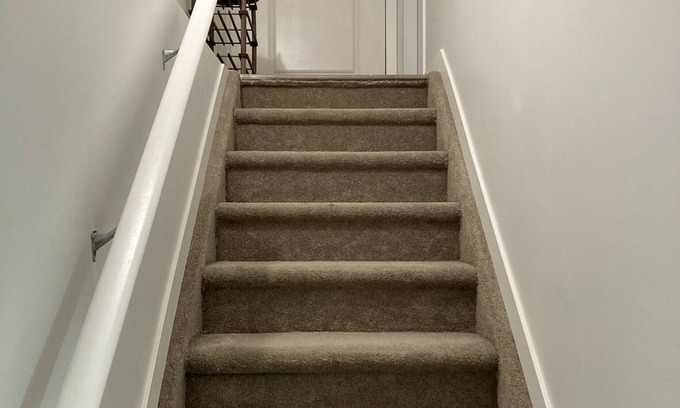 Southeast Edmonton Casa | Legal Private One Bedroom Suite
