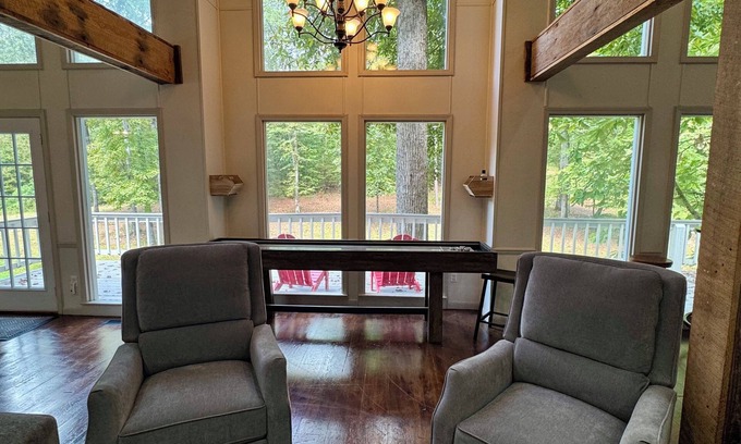 Duncanville Casa | Legends Lodge: A woodland retreat near University of Alabama!