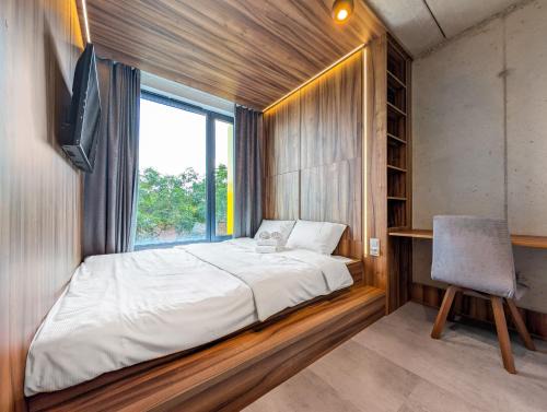 Fabryczna Apartamento | Legnicka Homely Studio by BookingHost