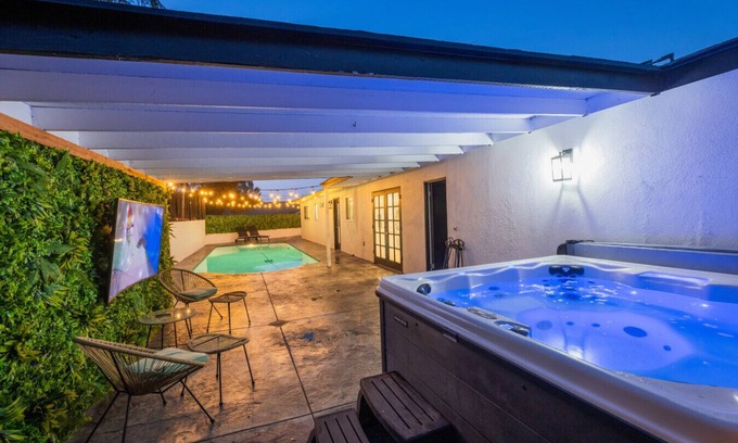 Vista Casa | LEGO Home + Pool/Jacuzzi + Putting Green