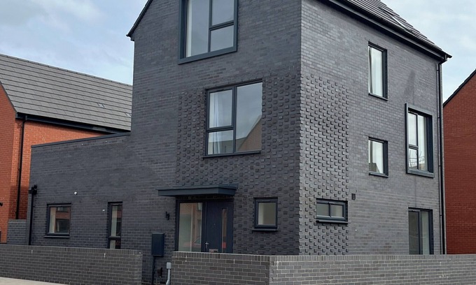 Leicester Casa | Leicester City Centre Service Accommodation, 11min walk to eateries and bars.