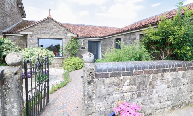 Shepton Mallet Cabaña | Leigh Holt, SHEPTON MALLET