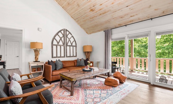 Franklin Casa | Leiper's Fork Home ❤️ Balcón al aire libre de 70 pies con vista al campo en 12 acres aislados