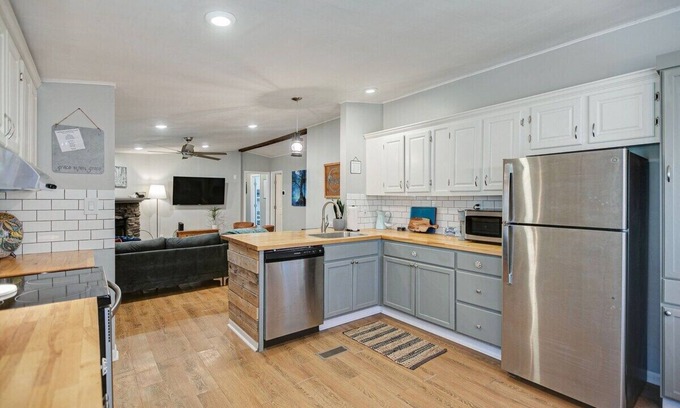 Franklin Casa | Leipers Fork Southern Retreat Live Music Shopping