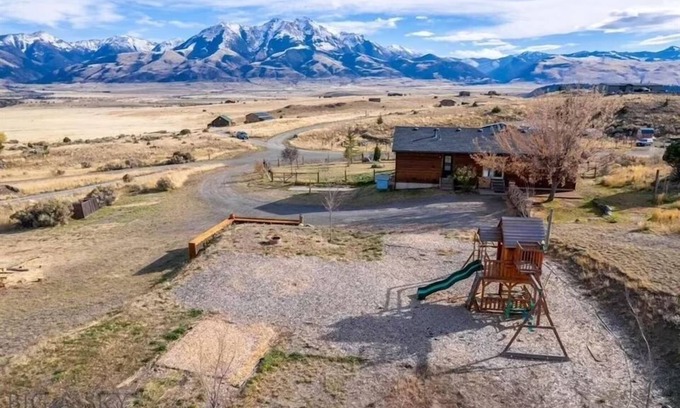Emigrant Casa | Leisure on Leo! | 5 Bed, 2 Bath