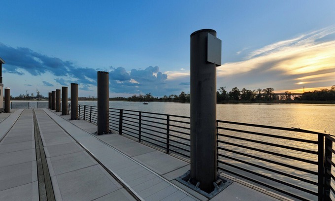 River District Apartamento | Leisure at The Cove - 2-bedroom houseboat in Wilmington