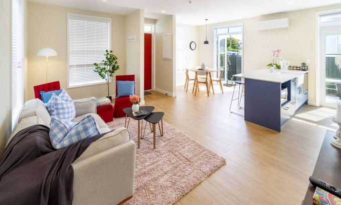 Sydenham Casa | Leitch Cottage with carpark