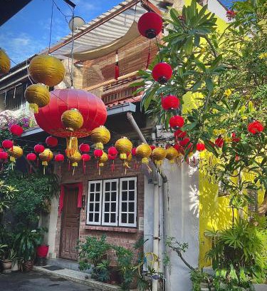 Bandar Melaka Casa | LEJU 21 樂居 Explore Malacca from a riverside house